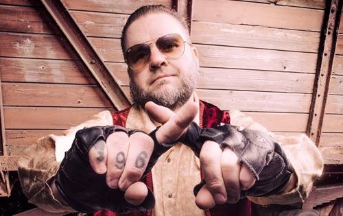 Stefan Sjur alias Ubbe sångaren i bandet Korslagda